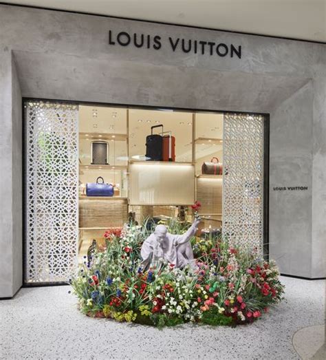 louis vuitton bijenkorf rotterdam|louis vuitton regenboog.